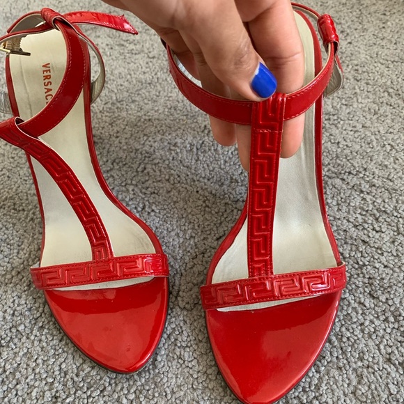 SOLD 🚫 Patent Versace sandals - Picture 2 of 6